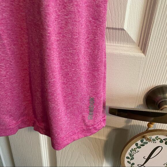 LOT of 2 Reebok V-Neck Workout Tee Shirts Size Small - Picture 11 of 11